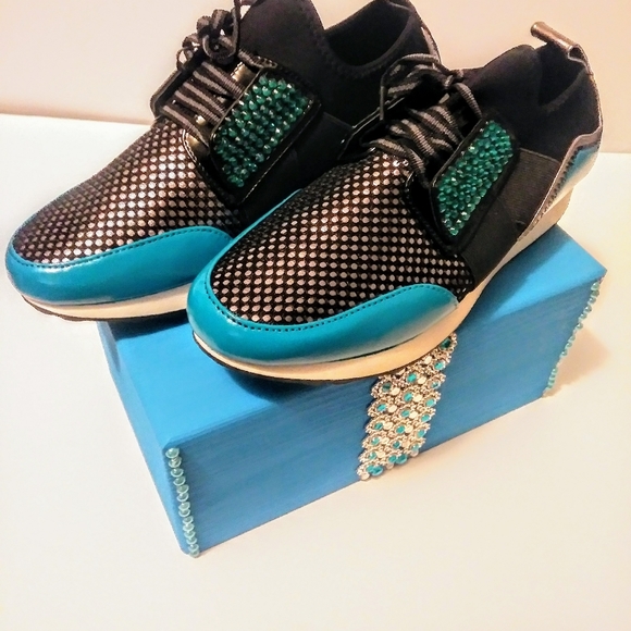 🆕 Turquoise & Black Sneakers w/ faux rhinestones - Picture 3 of 4
